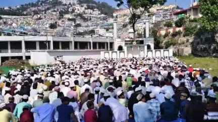 टिहरी: नई टिहरी के बौराड़ी में ईद के त्यौहार को बड़े हर्षोल्लास के साथ मनाया गया, देश के अमन चैन और तरक्की की मांगी गई दुआएं