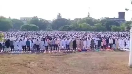 हातकणंगले: इचलकरंजी व परिसरातील मुस्लिम बांधवांनी पवित्र बकरी ईद (इद उल अजहा) मोठ्या उत्साहात साजरी