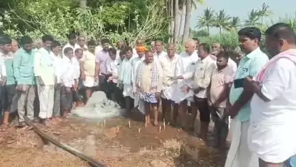 ಬಾಗಲಕೋಟೆ: ಕೊಪ್ಪಳದ ಗವಿಸಿದ್ದೇಶ್ವರ ಶ್ರೀಗಳ ಅಣತಿಯಿಂದ ಶಾರದಾಳ ಗ್ರಾಮಕ್ಕೆ ನೀರಾವರಿ ಅಧ್ಯಯನಕ್ಕೆ ಬಂದ ರೈತರ ತಂಡ
