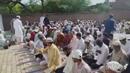 बाह: पिनाहट में शांतिपूर्ण माहौल में अदा हुई ईद-उल-अजहा की नमाज, अमन-चैन की मांगी गई दुआ
