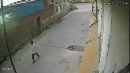 लाडपुरा: कोटा में बदमाश दिनदहाड़े घर के बाहर से बाइक चोरी कर चंद मिनटों में फरार, सीसीटीवी में कैद हुई