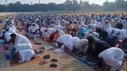 गया टाउन सीडी ब्लॉक: गया के गांधी मैदान में सैकड़ों लोगों ने एक साथ अदा की नमाज़, पुलिस प्रशासन ने किए पुख्ता इंतजाम