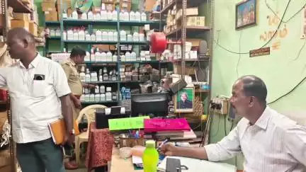 திண்டுக்கல் கிழக்கு: திண்டுக்கல்லில் மதுவிலக்கு காவல்துறையினர் சர்ஜிகல் கடைகள் மற்றும் சயின்டிபிக் சப்ளையர்ஸ் கடைகளில் திடீர் சோதனை