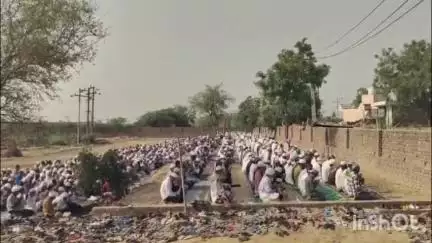 चरखी दादरी: च.दादरी में उल्लास के साथ बकरीद मनाई गई, मुस्लिम समुदाय के लोगों ने नमाज अदा की