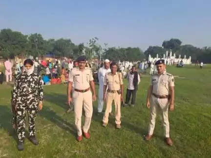 मरौना: मरौना प्रखंड क्षेत्र में शनिवार सुबह 7 बजे ईद का पर्व शांतिपूर्ण ढंग से मनाया गया