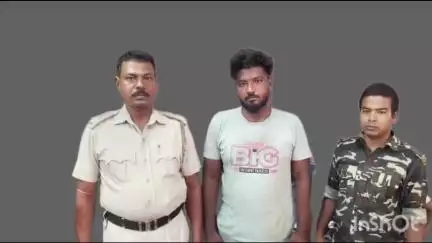 পান্ডুয়া: পান্ডুয়ার খন্নান চৌমাথা সংলগ্ন এলাকায় এক যুবককে ছুরি মারবার অভিযোগে গ্রেফতার এক যুবক