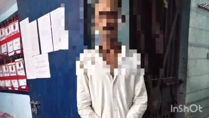 कोचस: कोचस थाना की पुलिस ने रामपुर गांव से कुर्की वारंट के मामले में एक व्यक्ति को किया गिरफ्तार