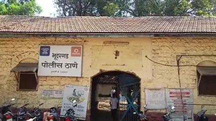 भुदरगड: भालेकरवाडी येथे शेतात नांगरट करत असताना रोटा वेटर खाली सापडून शेतकरी जागीच ठार. पत्नी गंभीर जखमी.