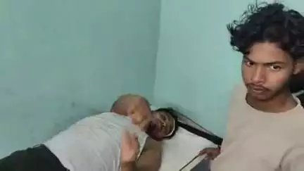 झाझा: कावर दादपुर मेन रोड के बीच दो बाइकों की टक्कर में एक बच्चा सहित कुल तीन लोग गंभीर रूप से हुए घायल