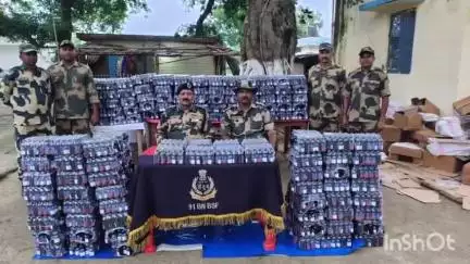 গঙ্গারামপুর: ভারত বাংলাদেশ সীমান্ত লাগোয়া গঙ্গারামপুর থানার রামদেবপুর এলাকার থেকে বিপুল পরিমাণ নিষিদ্ধ কফ সিরাপ উদ্ধার করল BSF
