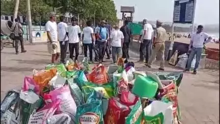 భీమిలి: ఋషికొండ భీచ్ క్లీనింగ్ కార్యక్రమంలో పాల్గొన యుఎస్ కౌన్సిల్ జనరల్ జెన్నిఫర్ లార్సన్