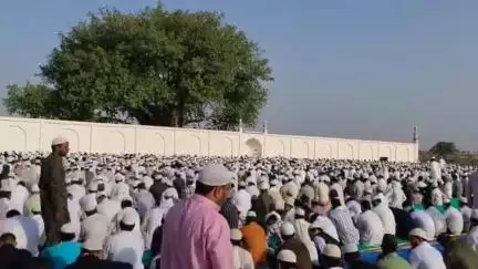 लटेरी: लटेरी क्षेत्र में धूमधाम से मनाया गया बक़रीद का पर्व, मुस्लिम समाज के लोगों ने एक-दूसरे को गले मिलकर दी बधाई
