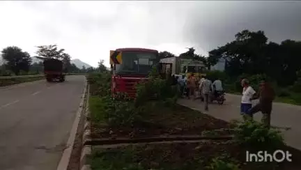 रोहा: मुंबई-गोवा हायवेवर पुगाव येथे एसटीने दिली कारला धडक, सुदैवाने कोणतीही जीवितहानी नाही