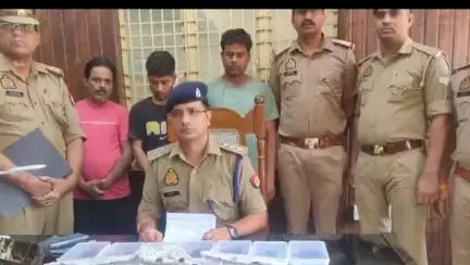 मथुरा: कोतवाली पुलिस ने तीन चोरों के पास से 15 चोरी के मोबाइल, अवैध तमंचा, कारतूस और चाकू किया बरामद, भेजा जेल