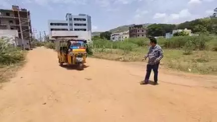పట్టణంలోని చెన్నై రోడ్డు సాయిబాబా గుడి ఎదురుగా ఉన్న వీధిలో రోడ్డును మరమ్మతులు చేయాలని స్థానికుల విజ్ఞప్తి #localissue