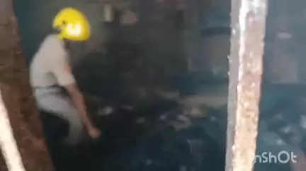 नवादा: देवकी बीघा के एक घर की रसोई में लगी आग, दमकल विभाग ने समय रहते गैस सिलेंडर निकाला