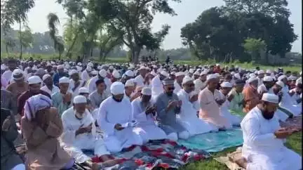 निर्मली: निर्मली प्रखंड क्षेत्र में शनिवार सुबह 7 बजे ईद का पर्व हर्षोल्लास और शांति से मनाया गया
