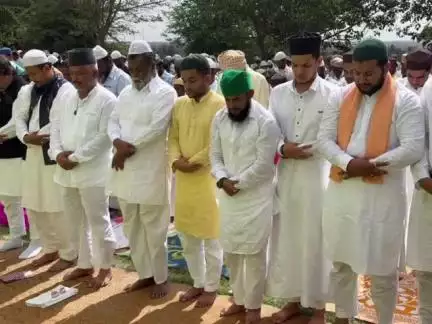 ಶಿಗ್ಗಾಂವ: ಬಕ್ರೀದ್ ಸಂಭ್ರಮ, ಹುಲಗೂರಿನಲ್ಲಿ ಹೆಸ್ಕಾಂ ಅಧ್ಯಕ್ಷ ಅಜ್ಜಂಪೀರ್ ಖಾದ್ರಿಯಿಂದ ವಿಶೇಷ ಪ್ರಾರ್ಥನೆ
