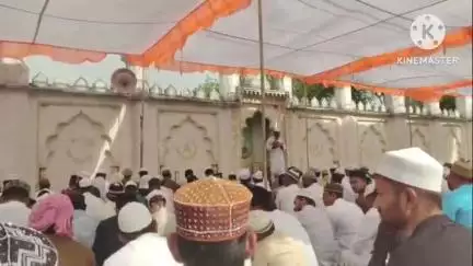 पिछोर: पिछोर नगर स्थित ईदगाह में अदा की गई ईद-उल-अज़हा की नमाज़, तहसीलदार रहे मौजूद
