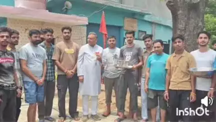 जवाली: पूर्व प्रत्याशी ने ढन के युवाओं के परोपकार कार्यों की सराहना की, बाकी युवाओं से भी परोपकार को बढ़ावा देने की अपील