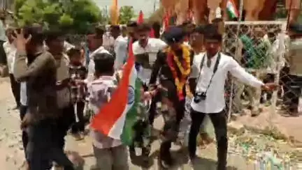 ભેસાણ: ભેસાણ તાલુકાના સામતપરા ગામ અને પસવાડા ગામના બે નો જવાન આર્મીની ટ્રેનિંગ પૂરી કરી આવતા તેમનું સામૈયા કરવામાં આવ્યું