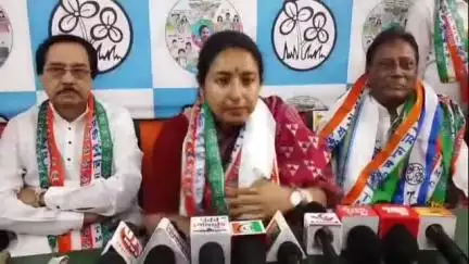 মাটিগাড়া: কংগ্রেস ছেড়ে তৃণমূল কংগ্রেসে যোগ দিয়ে প্রথমবার দার্জিলিং জেলা TMC কার্যালয়ে এলেন প্রবীণ রাজনৈতিক নেতা শংকর মালাকার