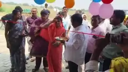 घोसी: सोनवा गांव में मनरेगा द्वारा बनाए गए अपशिष्ट प्रसंस्करण केंद्र का उद्घाटन