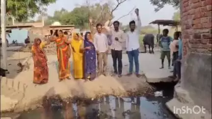 छिबरामऊ: रनधीरपुर गांव में नाली टूटी होने के कारण सड़कों पर भरता गंदा पानी ग्रामीणों ने किया विरोध प्रदर्शन #jansamasya