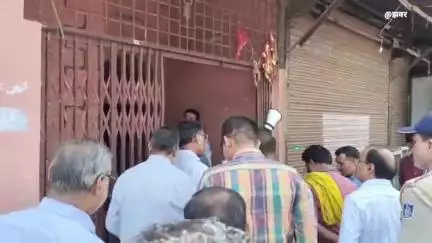 खंडवा नगर: खंडवा कलेक्टर ऋषव गुप्ता ने पार्वती बाई धर्मशाला का किया निरीक्षण, ट्रस्टी गण व अपर कलेक्टर भी रहे मौजूद