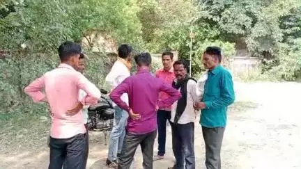 लखीमपुर: दलेल नगर में पत्नी की प्रताड़ना से परेशान युवक ने जहर खाकर की आत्महत्या, पिता ने लगाया आरोप