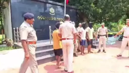 ଛତ୍ରପୁର: ଗୋଳନ୍ଥରା ଥାନା ଅଞ୍ଚଳରେ ୨ ନାବାଳିକାଙ୍କୁ ଦୁଷ୍କର୍ମ : ୪ ଅଭିଯୁକ୍ତଙ୍କୁ ଗିରଫ କଲା ପୋଲିସ
