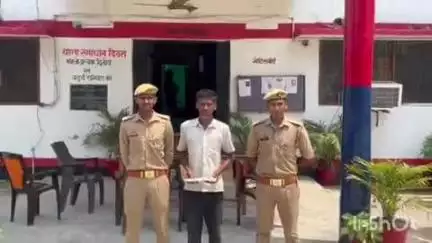 गोला गोकरणनाथ: थाना हैदराबाद पुलिस टीम ने एक 315 बोर राइफल और एक कारतूस के साथ एक अभियुक्त को किया गिरफ्तार