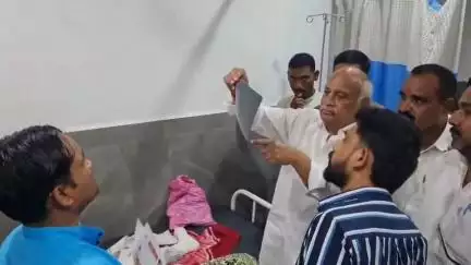 ముధోల్: ప్రభుత్వ నిర్లక్ష్యం వల్లే పాఠశాల భవనం కూలింది.జిల్లా విద్యాధికారినిసస్పెండ్ చేయాలి ఎమ్మెల్యే