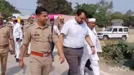 जलालपुर: जलालपुर नगर सहित आसपास के क्षेत्र में कड़ी सुरक्षा व्यवस्था के बीच ईद उल अजहा की नमाज अदा की गई