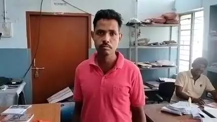 सूरजगढ़: पवई गांव से गिरफ्तार अभियुक्त को पेशी के लिए लखीसराय कोर्ट भेजा गया