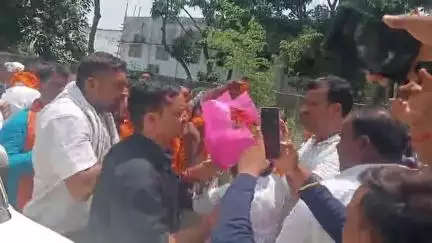 पुपरी: वरिष्ठ अधिवक्ता विमल शुक्ला सीतामढ़ी जिले के लोक अभियोजक नियुक्त, चंदौना व पुपरी में लोगों ने किया भव्य स्वागत