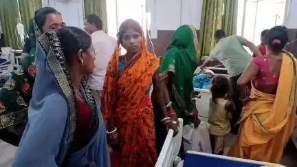 गोड्डा: कोकरा गाँव में अज्ञात ने घर में अकेली सो रही वृद्ध महिला को चाकू मारकर किया घायल, अस्पताल में भर्ती
