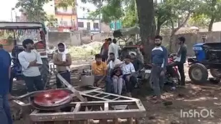 सादाबाद: सादाबाद में वैष्णो देवी से लौटे श्रद्धालुओं की बस में हाई टेंशन विद्युत लाइन का करंट उतरा, एक की मौत और तीन घायल हुए