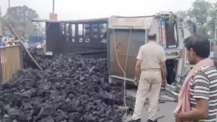 निरसा/चिरकुंडा: निरसा हाथबाड़ी में भीषण सड़क दुर्घटना, ट्रक ने बाइक सवार को रौंदा, हालत गंभीर