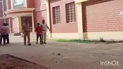 পুরুলিয়া ২: ফ্যান ভাঙার প্রতিবাদ করায় বোনকে মারধর করার অভিযোগে দামদা থেকে গ্রেপ্তার দাদা, তোলা হল আদালতে