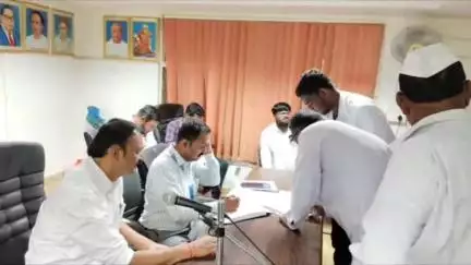 माळशिरस: पंचायत समिती सभागृह येथे तक्रार निवारणासाठी आमदार उत्तमराव जानकर यांनी घेतली बैठक
