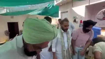 ਫਾਜ਼ਿਲਕਾ: ਇਸਲਾਮਵਾਲਾ ਵਿਖੇ ਸਰਪੰਚ ਦੇ ਮੁੰਡੇ ਦੀ ਹੋਈ ਮੌਤ ਮਾਮਲੇ 'ਚ ਮ੍ਰਿਤਕ ਦੇ ਘਰ ਪਹੁੰਚੇ ਸਾਬਕਾ ਵਿਧਾਇਕ ਆਵਲਾ , ਪ੍ਰਸ਼ਾਸਨ 'ਤੇ ਖੜ੍ਹੇ ਕੀਤੇ ਸਵਾਲ