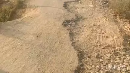 सिरौली गौसपुर: बारिनबाग चौराहे से तिवारीपुरवा का मार्ग PWD का हुआ जर्जर पास में बड़े-बड़े गड्ढे आने-जाने हो रही समस्याएं #jansmasya