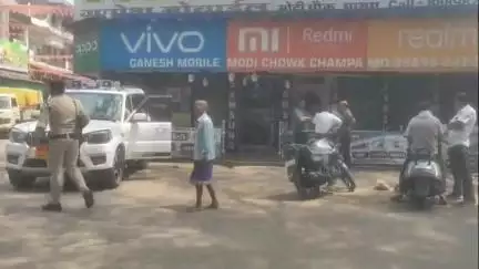 चांपा: चाम्पा के मोदी चौक में स्थित मोबाइल दुकान में लाखों के मोबाइल की चोरी, CCTV में कैद हुए बदमाश