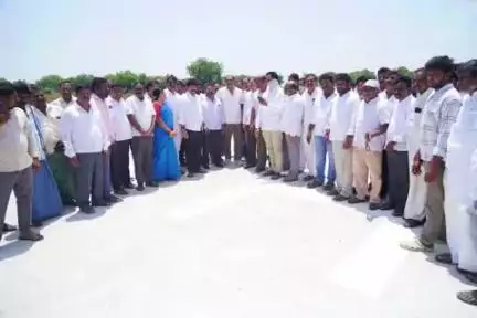 మార్కాపురం: పొదిలిలో హెలిపాడ్ స్థలాన్ని పరిశీలించిన మాజీ సీఎం ప్రోగ్రాం కోఆర్డినేటర్ శాసనమండలి సభ్యులు రఘురాం