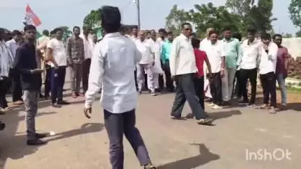 मैनपाट: मैनपाट में अवैध अतिक्रमण पर प्रशासन की कार्रवाई से नाराज कांग्रेसियों ने निकाली रैली