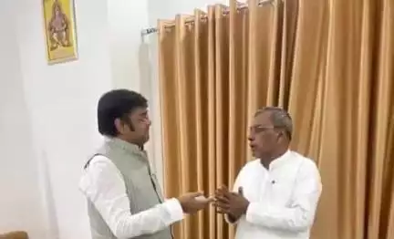 शोहरतगढ़: विधायक विनय वर्मा ने लखनऊ में सुहेलदेव भारतीय समाज पार्टी के अध्यक्ष ओमप्रकाश राजभर से की मुलाकात