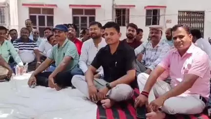 सिवान: सिवान समाहरणालय परिसर में अनुसूचिवीय संघ के कर्मचारी संघ की बैठक आयोजित