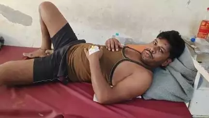 बुरहानपुर नगर: बुरहानपुर बखारी में पुरानी रंजिश के चलते 6 लोगों ने एक युवक पर लाठी-डंडों से हमला किया, युवक अस्पताल में भर्ती