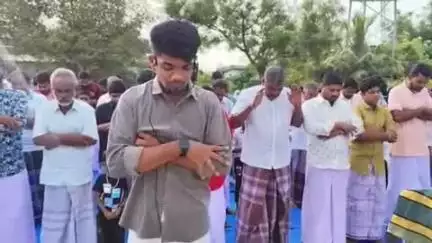 திருத்துறைப்பூண்டி: வேதை சாலையில் உள்ள தனியார் திடலில் பக்ரீத் பண்டிகை சிறப்பு தொழுகை